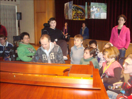 Starpianist Joya Wendt spielt für die Kinder des Mathilde Escher Heims