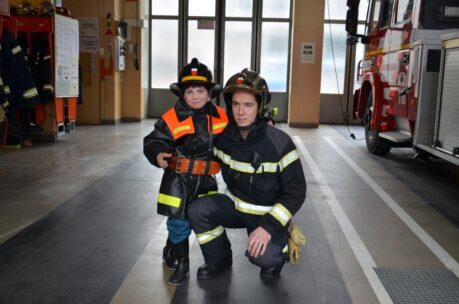 Liam visite une caserne de pompiers