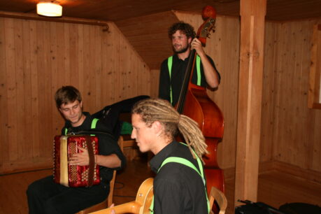 Le groupe de folk alternatif Zuckdraht met l’ambiance au camp de vacances 