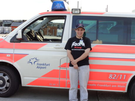 Micael zu Besuch bei der Feuerwehr am Airport in Frankfurt