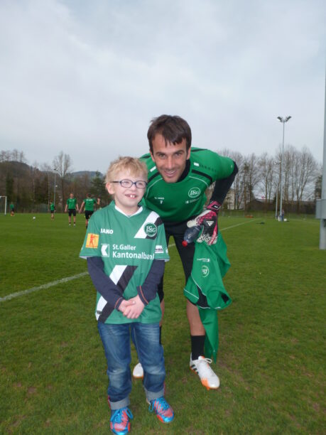 Ramon rencontre le gardien de but Dani Lopar 