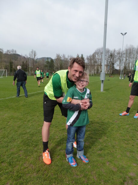 Ramon rencontre le gardien de but Dani Lopar 