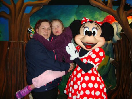 Noemi zu Besuch bei Mickey Mouse