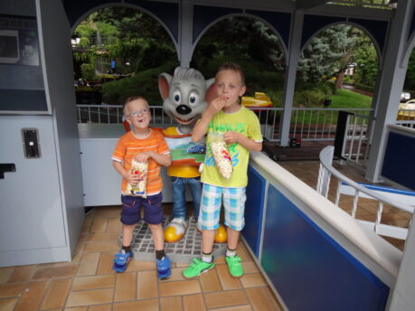 Daniel fährt Eisbahn im Europapark